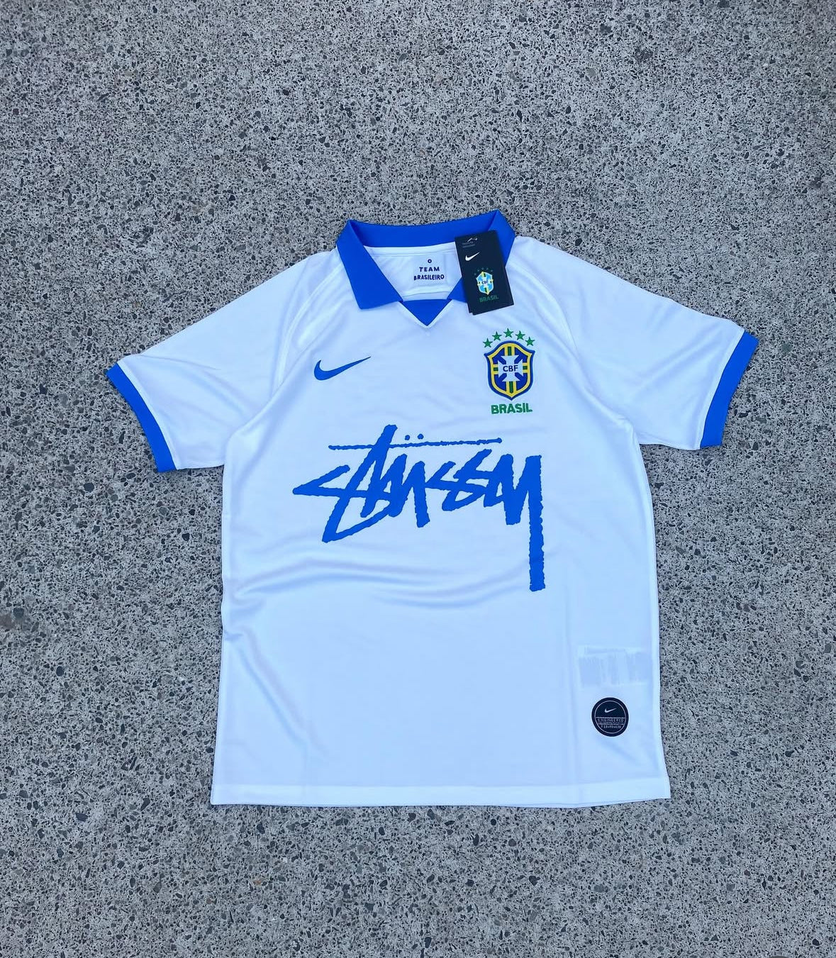 Camiseta Edición Especial Brasil x Stussy